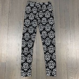 Black Dark Grey White Paisley Print Leggings Pants